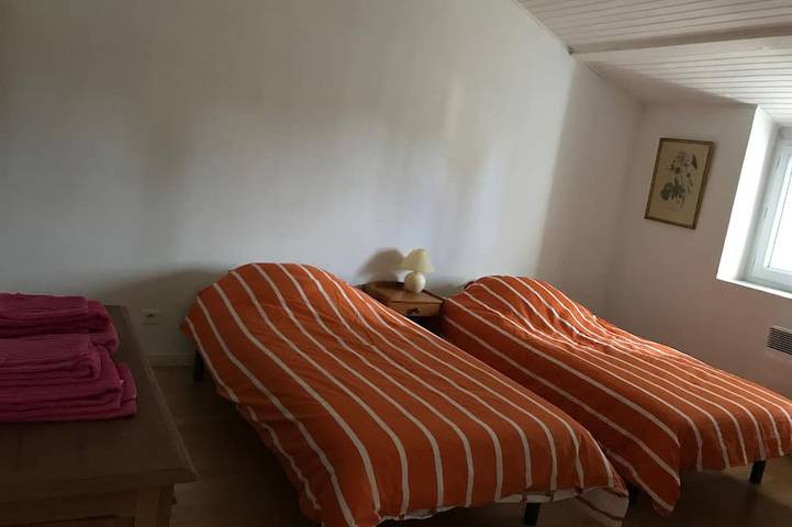 Location de vacances pour 5 personnes, avec piscine ainsi que jardin et terrasse à Camaret-sur-Aigues - 4