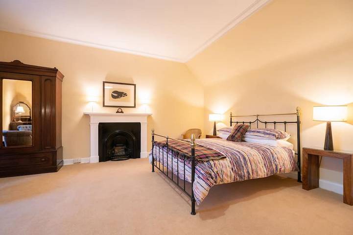 Entire apartment, Aros Mains Apartment, Isle of Mull | Castle and sea views in Argyll & Bute