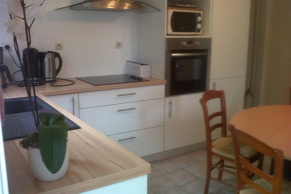 Gîte de Campagne de 15 Personnes Idéal Pour un Séjour en Famille ! in Notre-Dame-de-Bonne-Nouvelle, Región de Caen