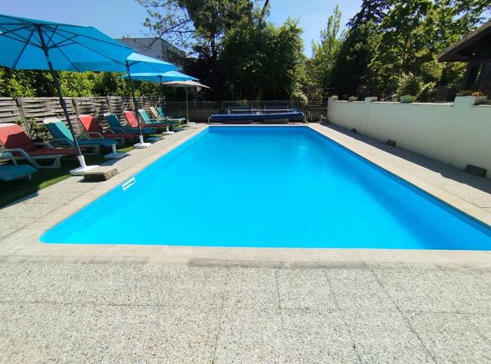 Location de vacances pour 24 personnes, avec terrasse ainsi que jardin et piscine en Gironde - 4