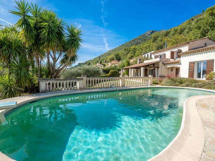 Location de vacances pour 8 personnes dans les Alpes maritimes