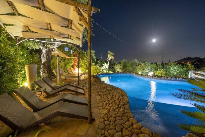 Chambre d’hôte pour 2 personnes, avec jacuzzi et sauna ainsi que jardin et piscine à Sari-Solenzara