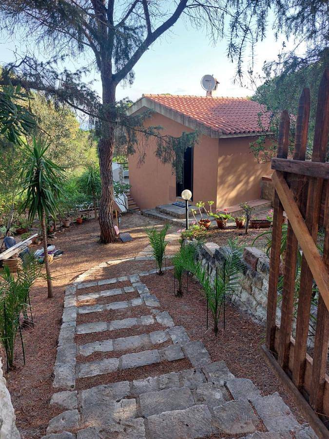 Ferienhaus für 4 Personen, mit Terrasse und Ausblick sowie Garten, mit Haustier