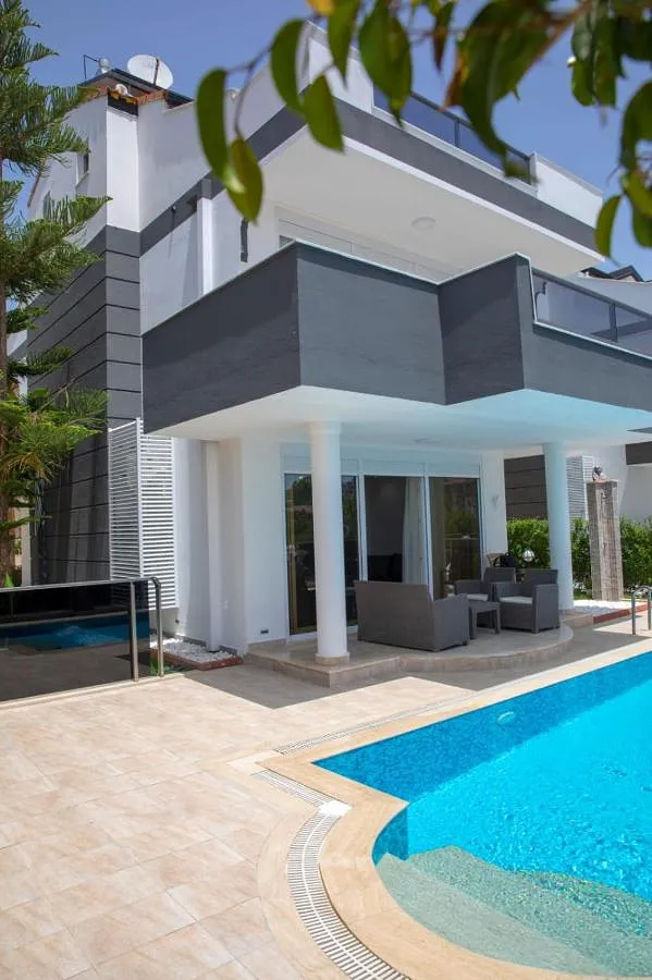 Chalet para 6 personas, con vistas además de piscina y terraza - 1