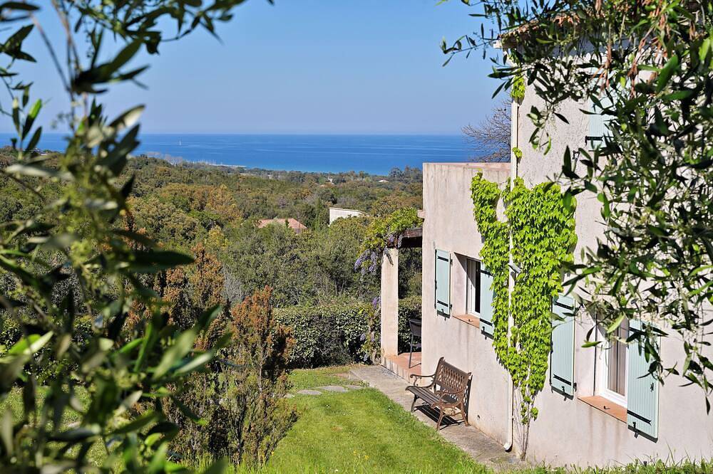 Punta della Guardia Estate, Villa with sea view in a nature reserve, beaches 1.5 Km away in Cervione, Región de Corte