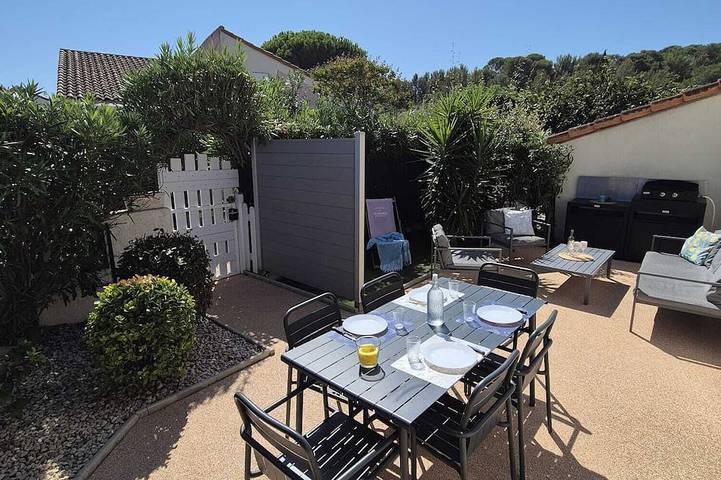 Holiday home for 6 people, with garden and terrace as well as pool, with pets - 1