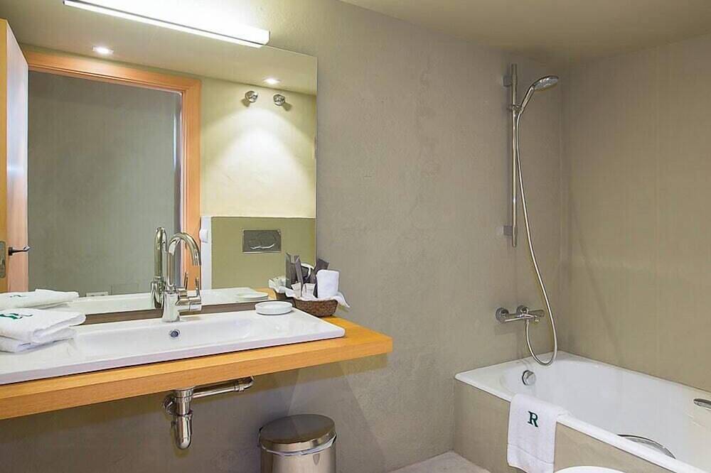 Apartamento entero, Apartamento del s. Xviii con jardín cerca de Begur in Regencós, Costa Brava