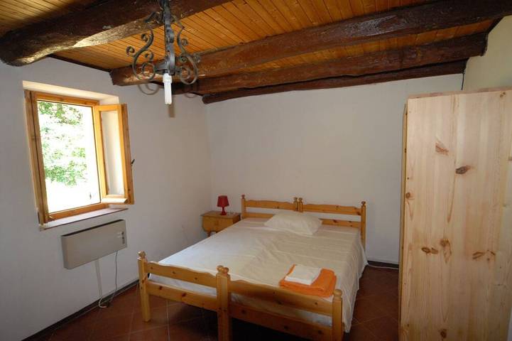 Villa di campagna per 18 persone immersa nella natura con spiaggia privata. WIFI in Mallare, Alpi Liguri