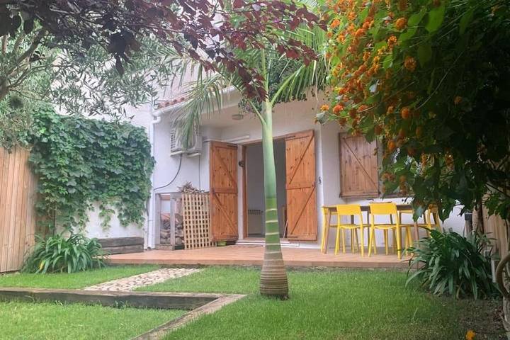 Location de vacances pour 6 personnes, avec vue ainsi que jardin et piscine à Arenys de Mar - 2