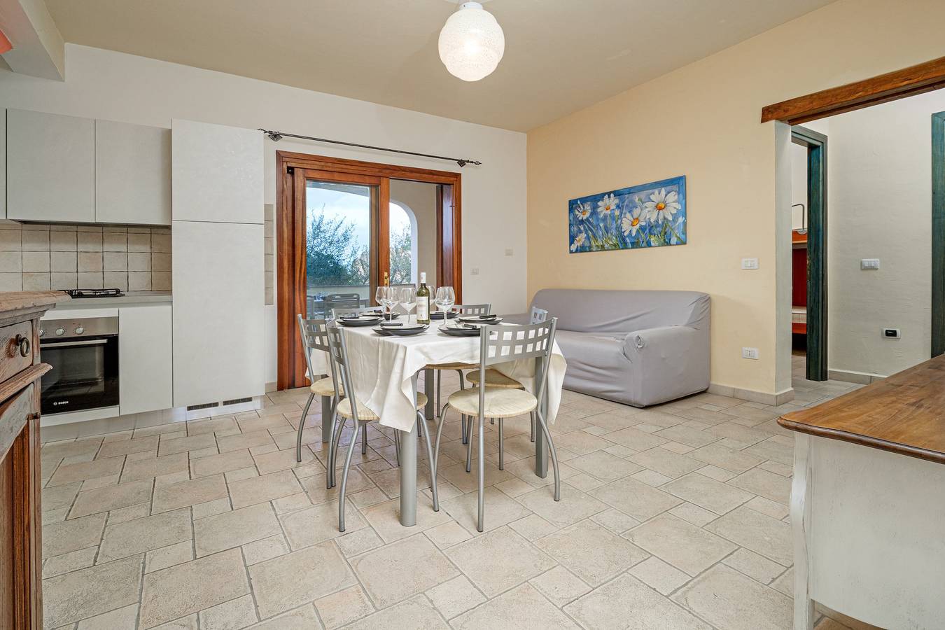 Ganze Wohnung, Apartment 'Trilo La Rosa' mit Gemeinschaftspool, Terrasse und Klimaanlage in Monte Petrosu, San Teodoro