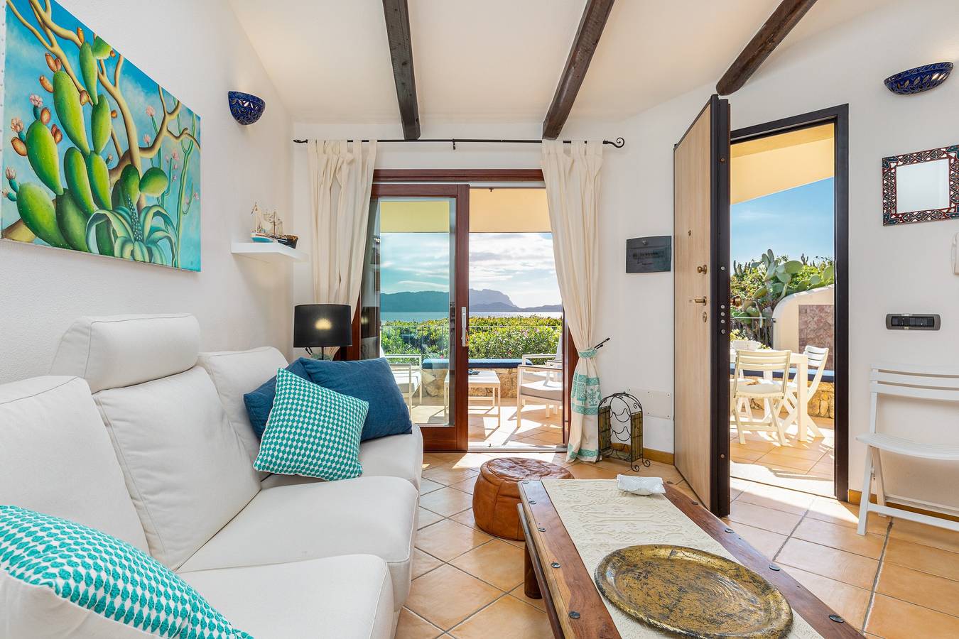 Apartamento inteiro, Villa Terrazza sobre Tavolara com vista mar, Wi-Fi, jardim e terraço in Pittulongu, Costa Esmeralda