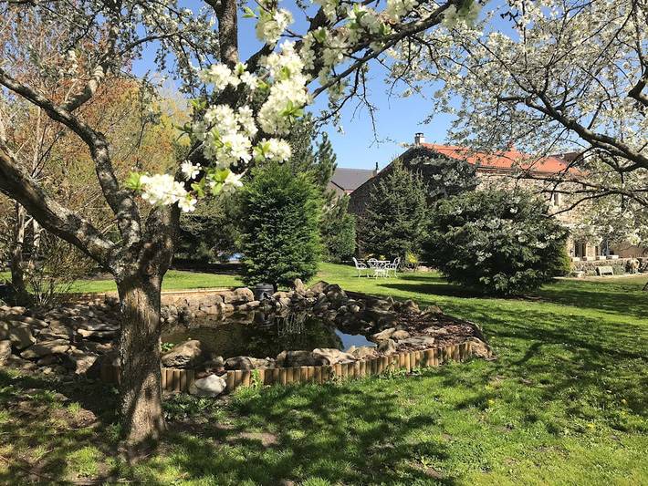 Location de vacances pour 3 personnes, avec piscine et jardin, animaux acceptés dans Région de Besse-et-Saint-Anastaise - 2