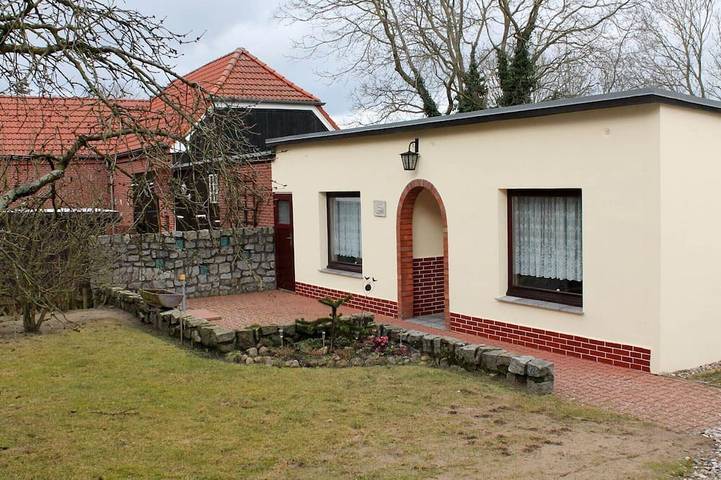 Ferienhaus für 4 Personen, mit Terrasse und Garten in Alt Bukow
