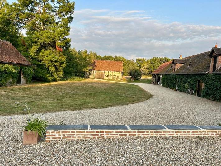 Location de vacances pour 6 personnes, avec Terrasse et Jardin ainsi que Piscine et Vue sur le lac à Salbris