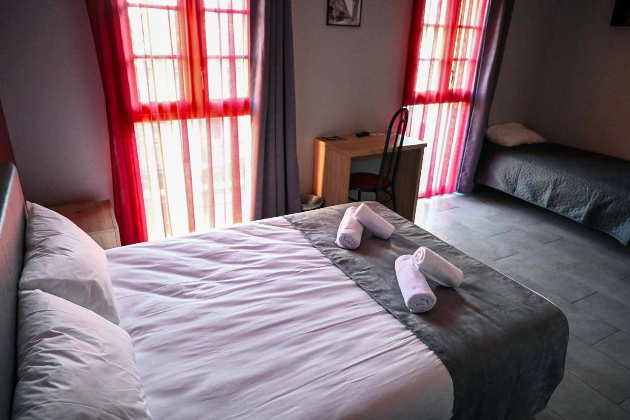 Twin Room in Mazères, Ariège