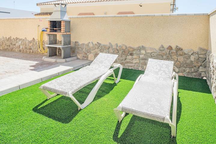 Appartamento climatizzato vicino alla spiaggia con piscina, terrazza, giardino e Wi-Fi in Playa del Faro de Trafalgar, Barbate
