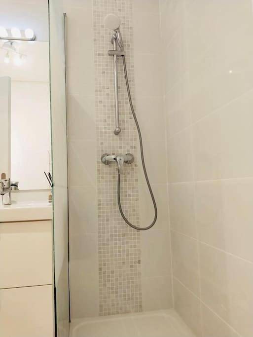 Appartement entier, One-Bedroom Apartment in Bondy, Seine-Saint-Denis