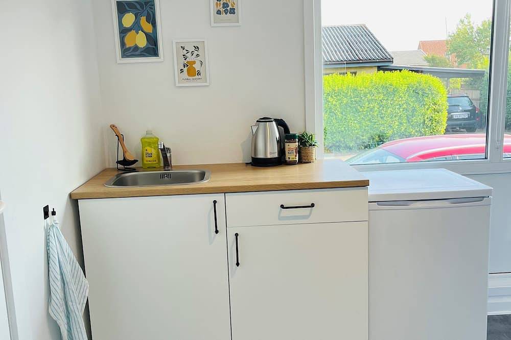 Ganze Wohnung, Cozy studio 500 m from the ferry and city center - perfect for 2 people in Hirtshals, Hirtshals region