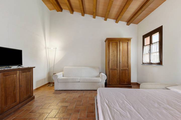 Hel enrumslägenhet, Studio 'Numero 5' with Shared Garden, Balcony and Air Conditioning in Montopoli in Val d'Arno, Pisa provins