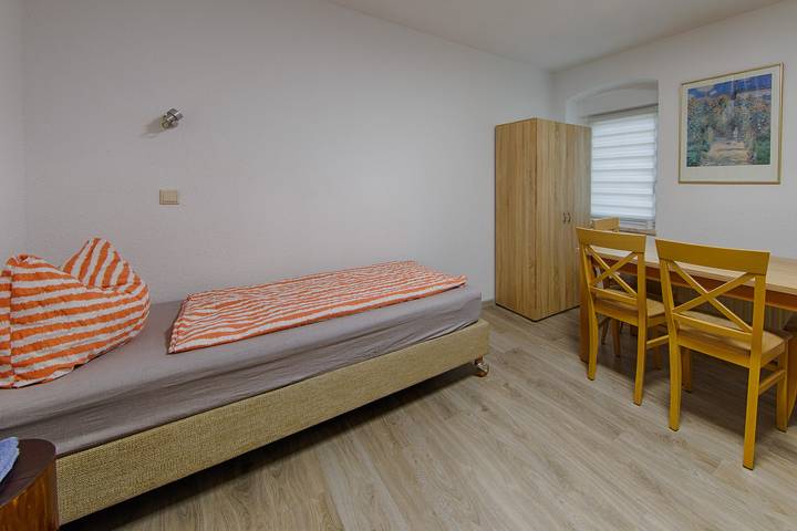 Ganze Ferienwohnung, Haus 13 zum Südblick - Apartment mit vier Schlafzimmern in Roßleben-Wiehe, Burgenlandkreis