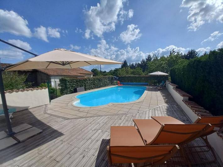 Location de vacances pour 14 personnes, avec terrasse et piscine ainsi que vue et jardin, animaux acceptés à Saint-Vallier - 3