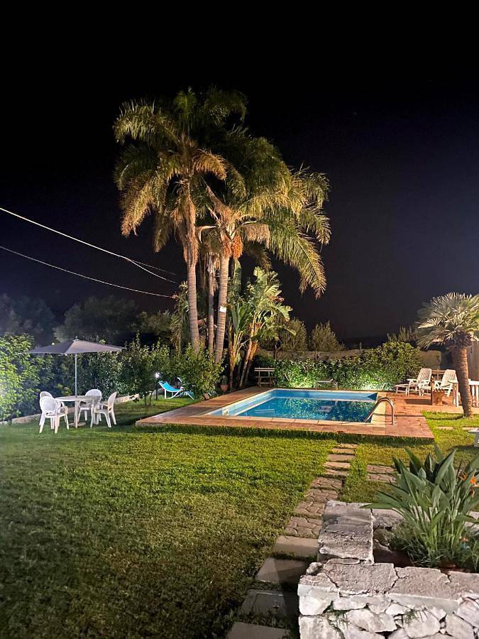 Appartamento per 4 persone, con piscina e panorama nonché giardino, adatto a famiglie con bambini a Siracusa