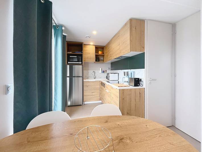 Mobil home pour 4 personnes, avec terrasse et piscine dans Kairon Plage - 3