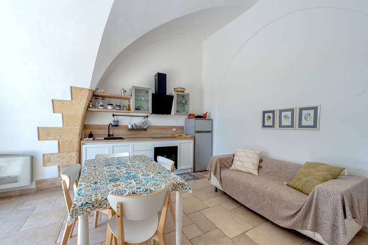 Villa 'Minioti Double Apartament' with Shared Terrace, Wi-Fi and Air Conditioning in Arnesano, Lecce Province