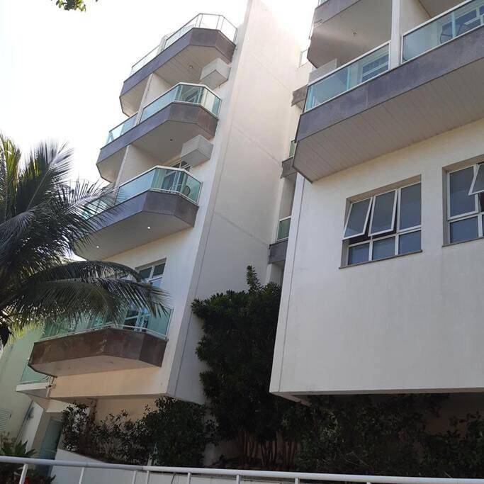 Casas e apartamentos de temporada para 2 pessoas, com piscina e sauna e ainda balcão em Camboinhas