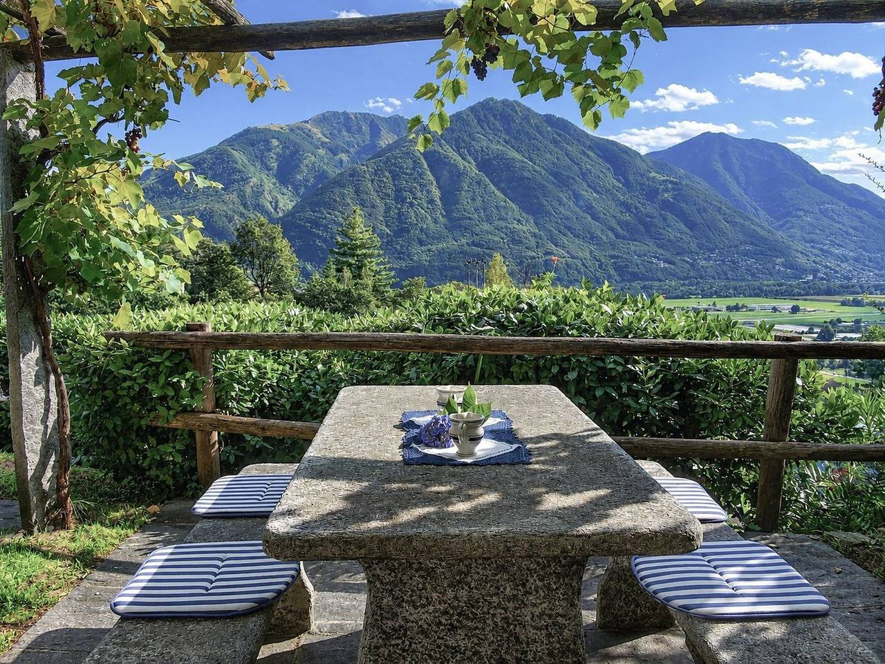 Charmantes Rustico mit Geschichte und Weitblick in Lavertezzo, Tessiner Alpen