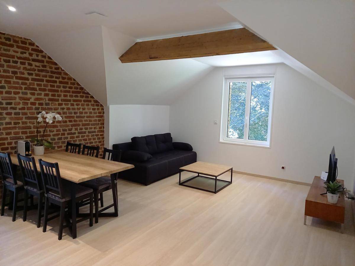 Appartement entier, Two-Bedroom Apartment in Nesle, Région de Péronne
