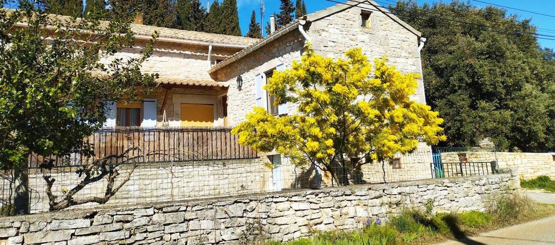 Gîte pour 2 personnes, avec Terrasse ainsi que Jardin et Vue à Orgnac-l'Aven - 2
