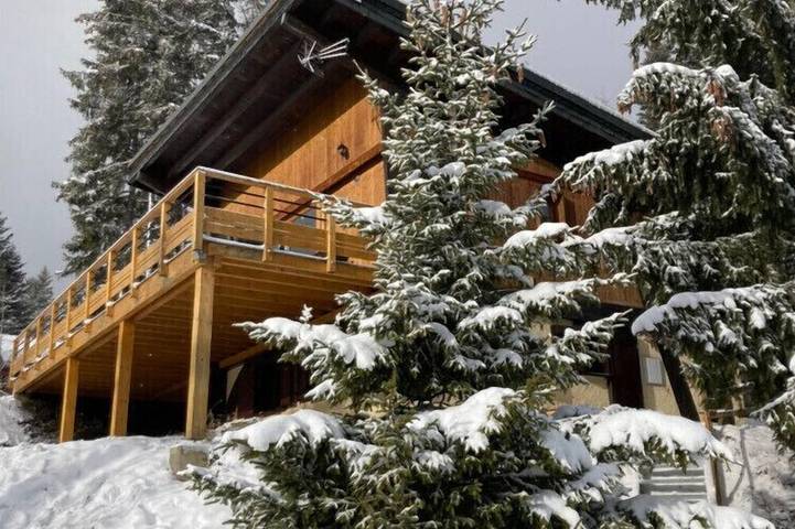 Chalet für 12 Personen, mit Terrasse und Garten in La Léchère