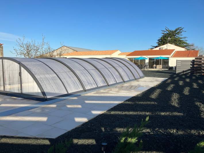 Casa vacacional 'Gîte Les 2 Fontaines' con piscina privada, Spa, Wi-Fi y aire acondicionado in Marans, Región de La Rochelle