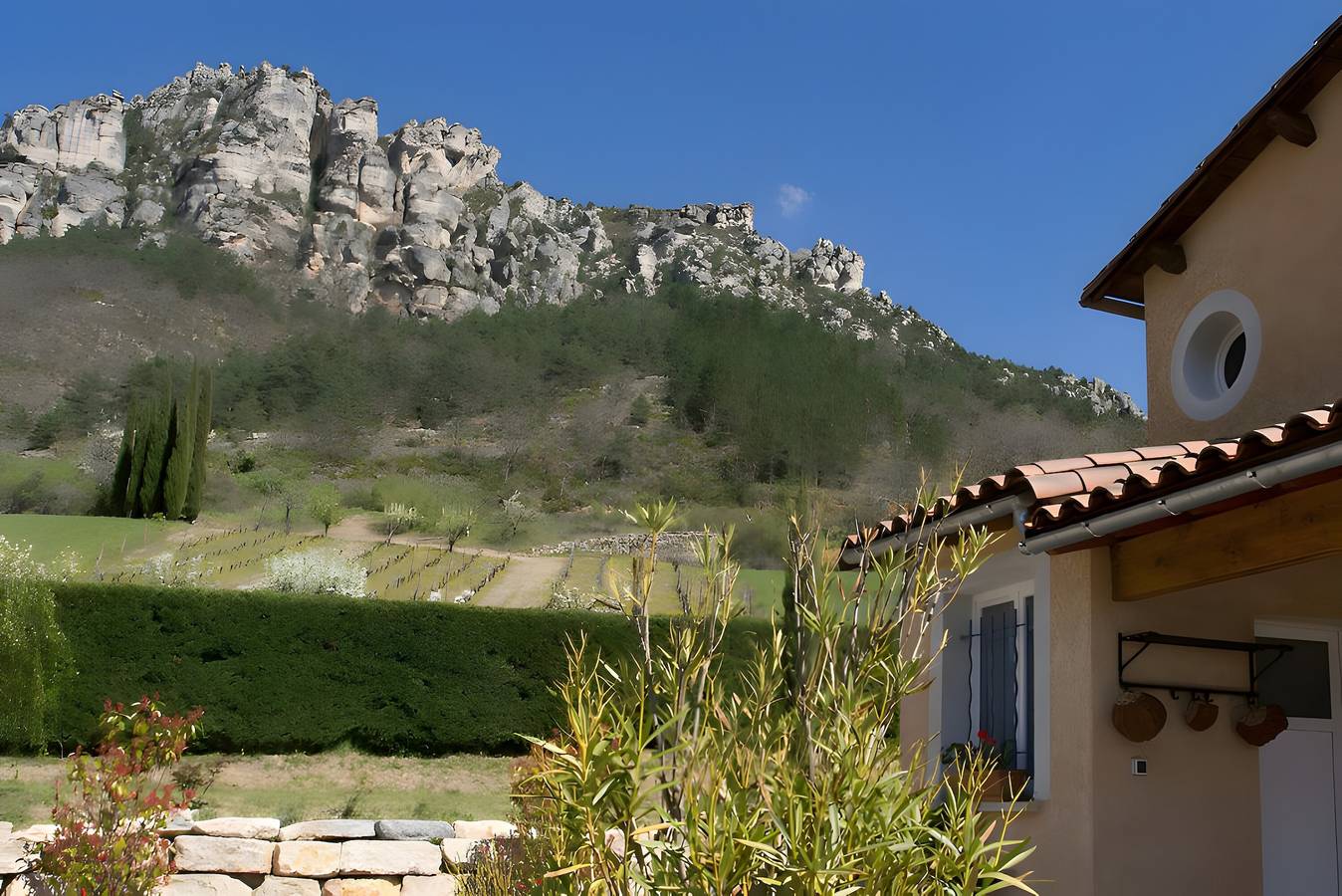 Villa "Gîte Le Calcadis" com vista montanha, Wi-Fi e ar condicionado in Mostuéjouls, Parc naturel régional des Grands Causses
