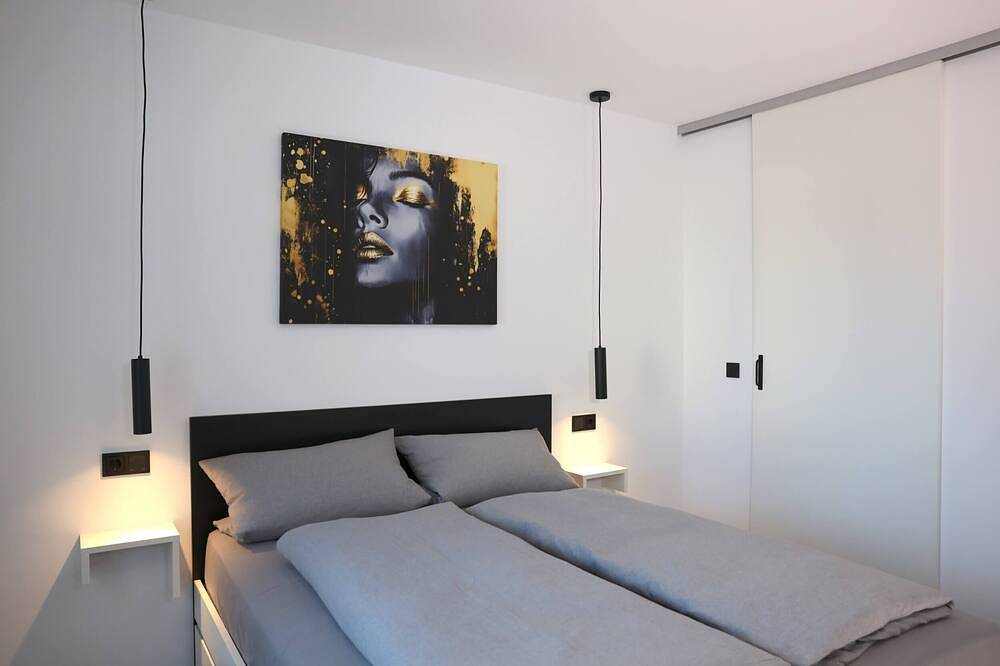 Ganze Wohnung, Moderne Ferienwohnung im Stadtzentrum Ilmenau mit Balkon und Wallbox für E-Autos in Ilmenau, Thüringer Kernland