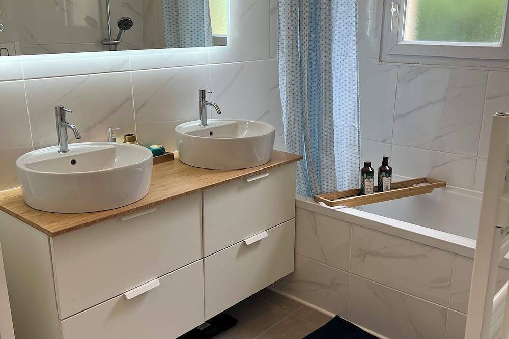 Entire apartment, Appartement Proche de Disney in Montévrain, Seine-et-Marne
