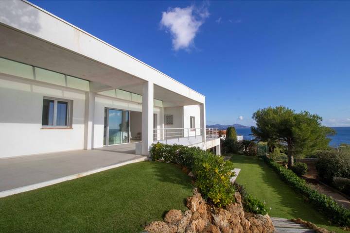 Beautiful house with pool, terraces and garden in Frejus, Mediterranean Coast (France)