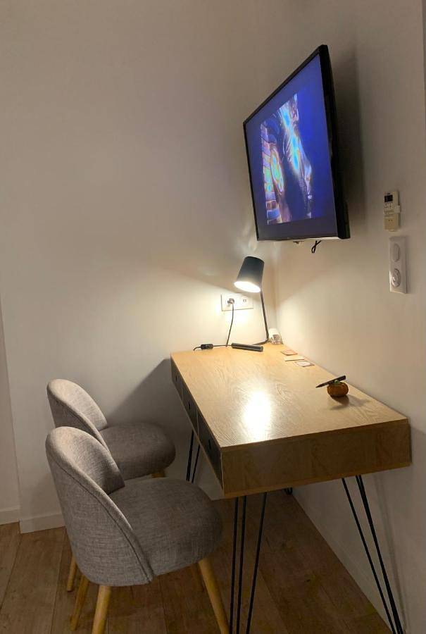 Location de vacances pour 2 personnes, avec piscine ainsi que vue et jardin à Villenave-d'Ornon - 2