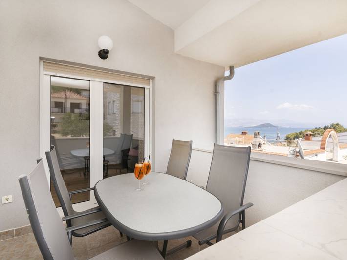 Vakantiewoning voor 4 personen, met balkon op Čiovo