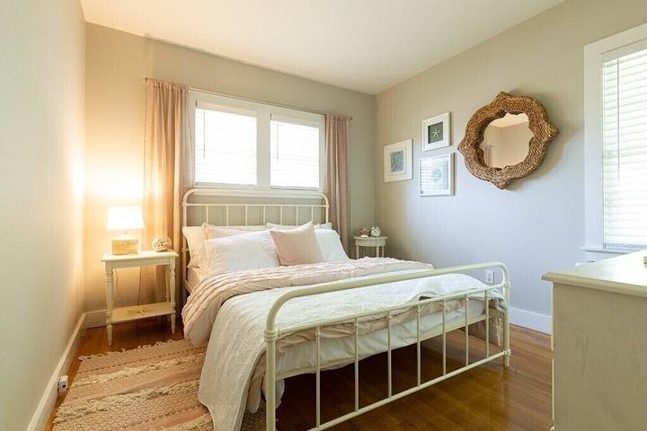 Vacation rental for 6 people, with yard and terrace in Hyannis