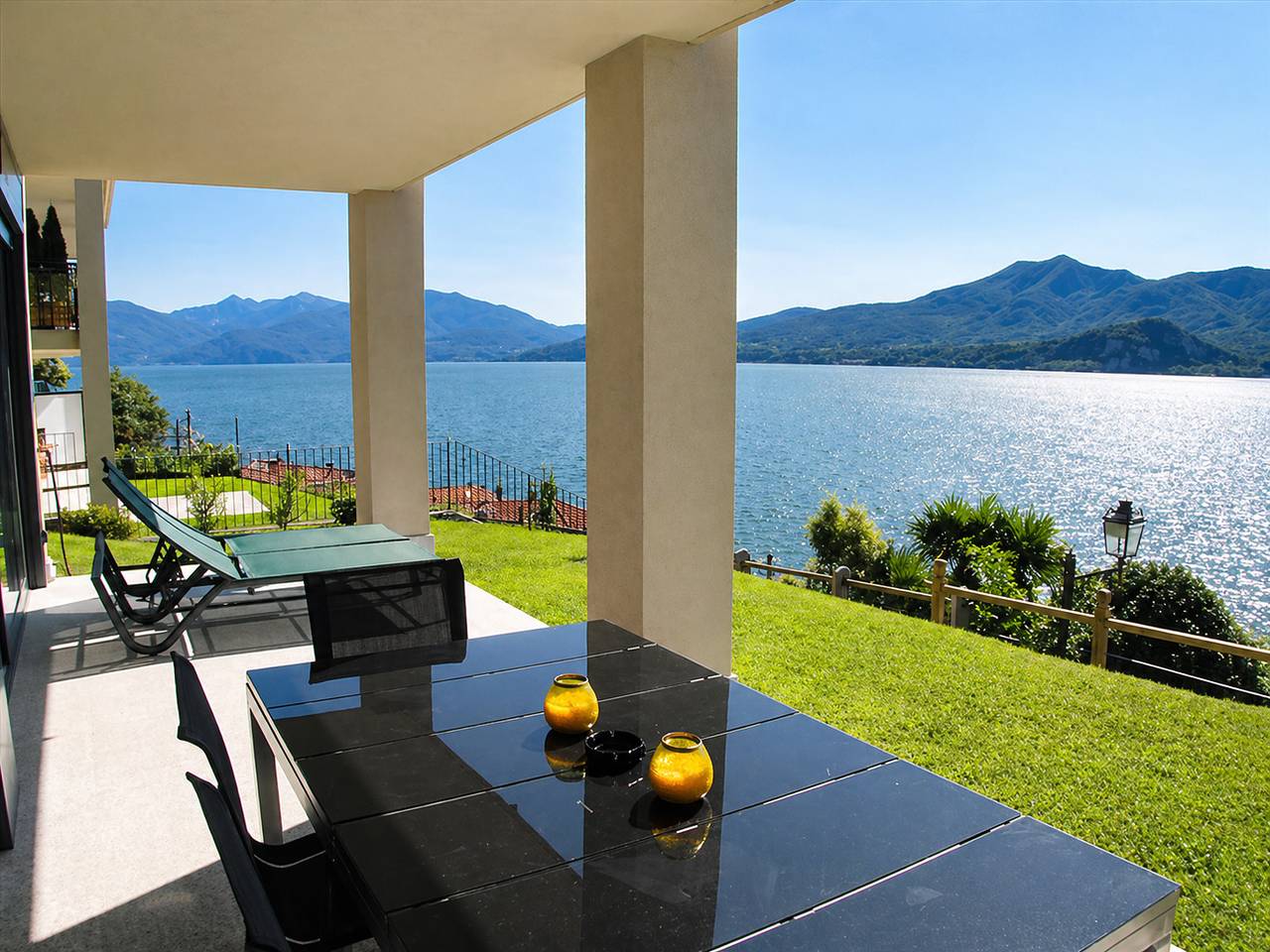 Geheel appartement, Vakantieappartement voor 6 personen met terras in Ghiffa, Ticino Alpen en Verbano
