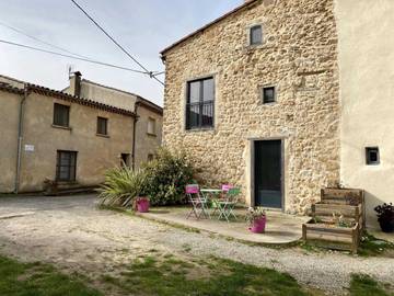 Gîte pour 2 personnes, avec terrasse dans l' Aude