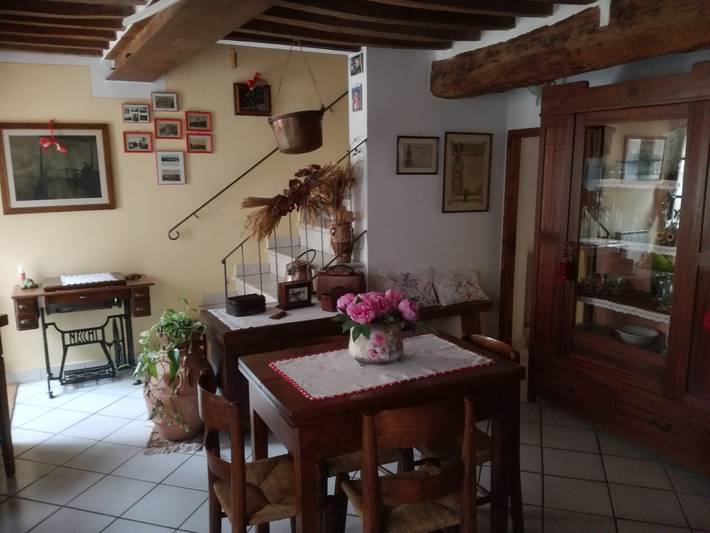 Agriturismo per 3 persone, con vista lago a Torrita di Siena