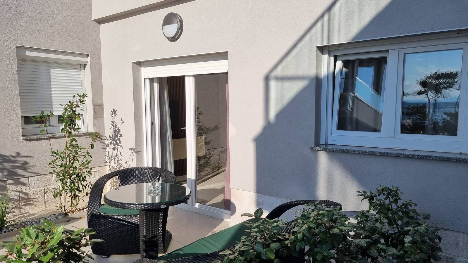 Apartamento entero, Luxury Apartments Punta Silo - 30 m from the sea, sea view, swimming pool, outdoor shower, Smart Tv, laundry room, private parking in Silo (Krk), Krk (isla)