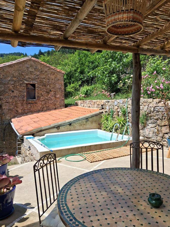 Location de vacances pour 4 personnes, avec Terrasse ainsi que Piscine et Vue à Mandagout - 2