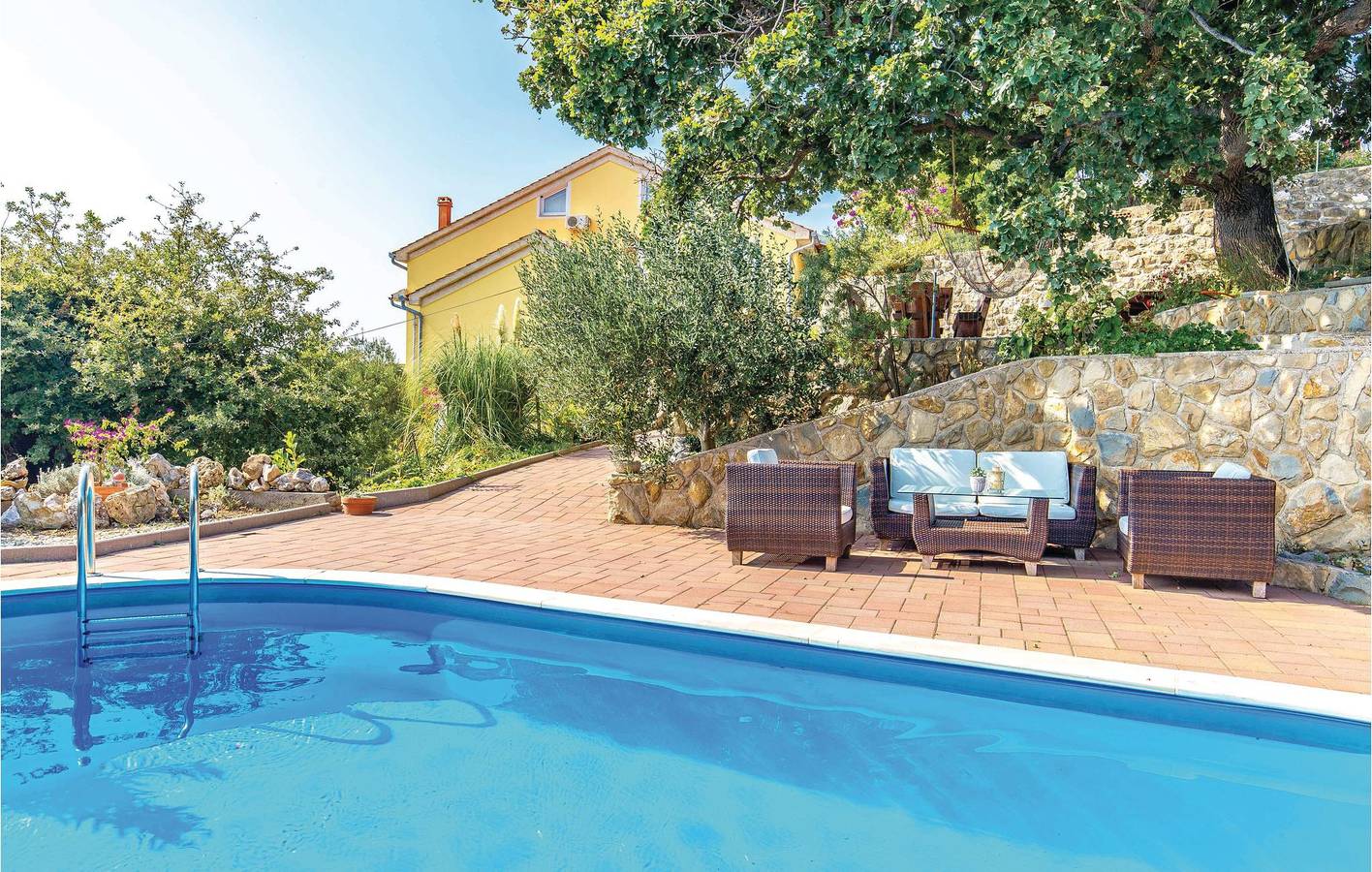 Ganze Ferienwohnung, Ferienwohnung für 4 Personen mit Terrasse in Supetarska Draga, Rab