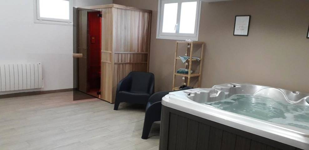 Location de vacances pour 3 personnes, avec sauna ainsi que jardin et jacuzzi à Bourthes - 4