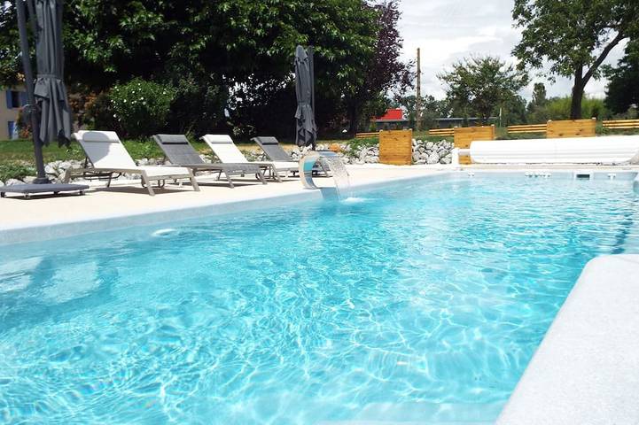 Gîte pour 5 personnes, avec jacuzzi ainsi que terrasse et jardin