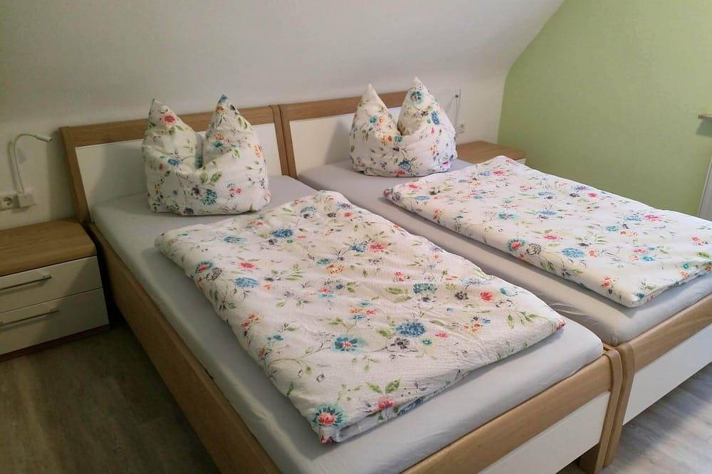 Ganze Wohnung, Ferienwohnung Morretalblick/Odenwald renov. mit herrl. Dachterrasse u. Wall-Box in Buchen, Neckar-Odenwald-Kreis